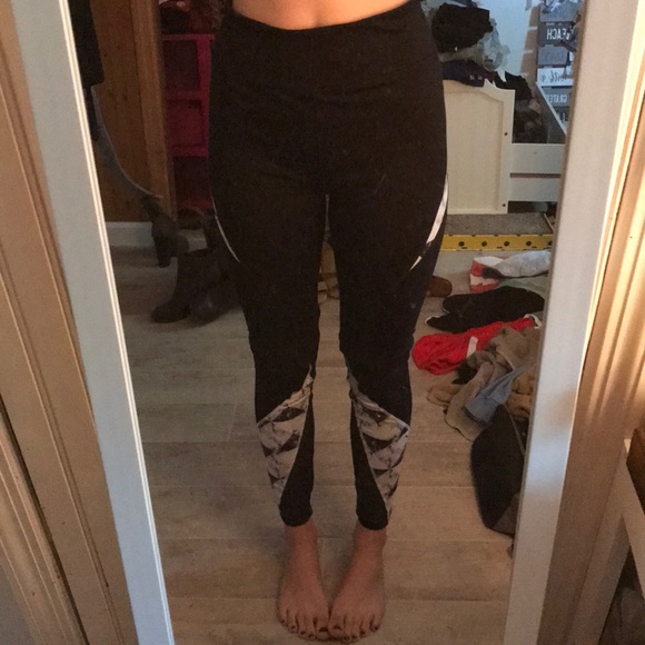 Black/marble printed leggings with mesh - Picture 3 of 3